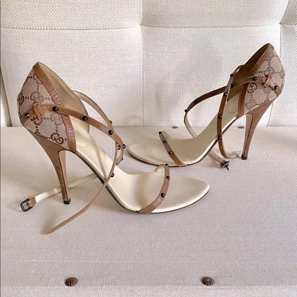 ❌❌SOLD ❌❌Gucci Strappy Shoes - Picture 4 of 9